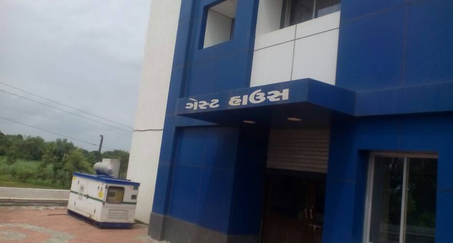 Hotel Navrang And Guest House, Surat 4